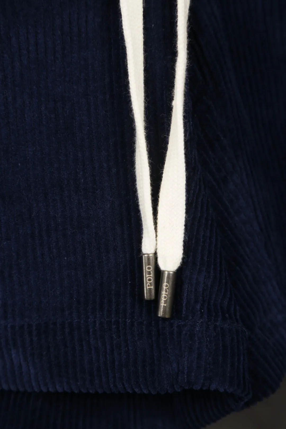 P190 Actual photo [Hot in summer] Style number: 25053# Color: Dark blue/off-white/light pink/coffee size: S to 1.2 Bronze gas eyes Customized brand RL letter pendant clock Green cotton waist rope ✅ - 100% restored workmanship A-line five-point fit Double pockets on the back Double stitched light independent waistband ✅ - RL/corduroy summer shorts Full of loose elastic band style Stiff version super neat Suede texture high-end pull-up matching shirt T-shirt Long-sleeved N-kind style Super feel on the upper body The laziness makes me feel full. The colors are super refreshing and clean. It has a high-quality texture.